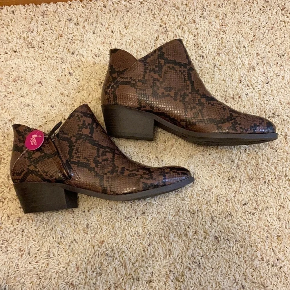 Snakeskin printed ankle booties